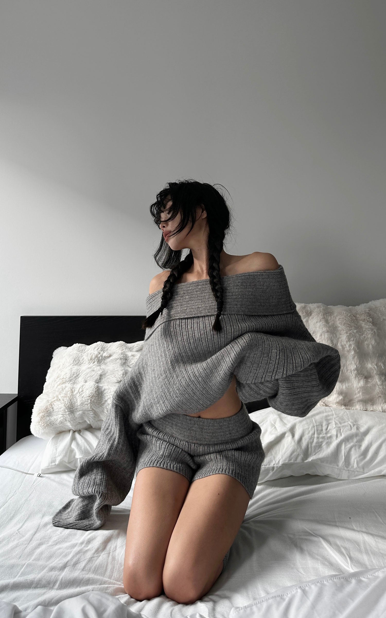 WARDEN EDGE Off-Shoulder Knit Sweater and Shorts Set