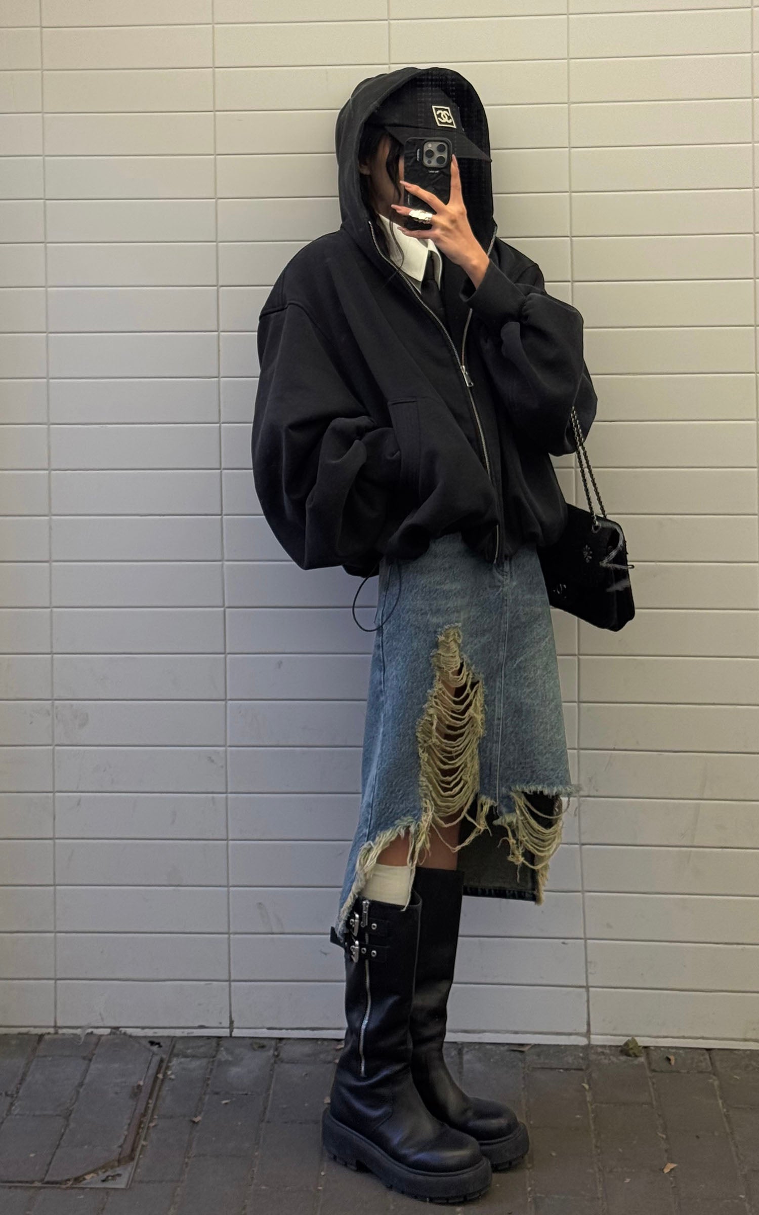 <tc>WARDEN EDGE</tc> Gonna midi in denim effetto vissuto con orlo asimmetrico