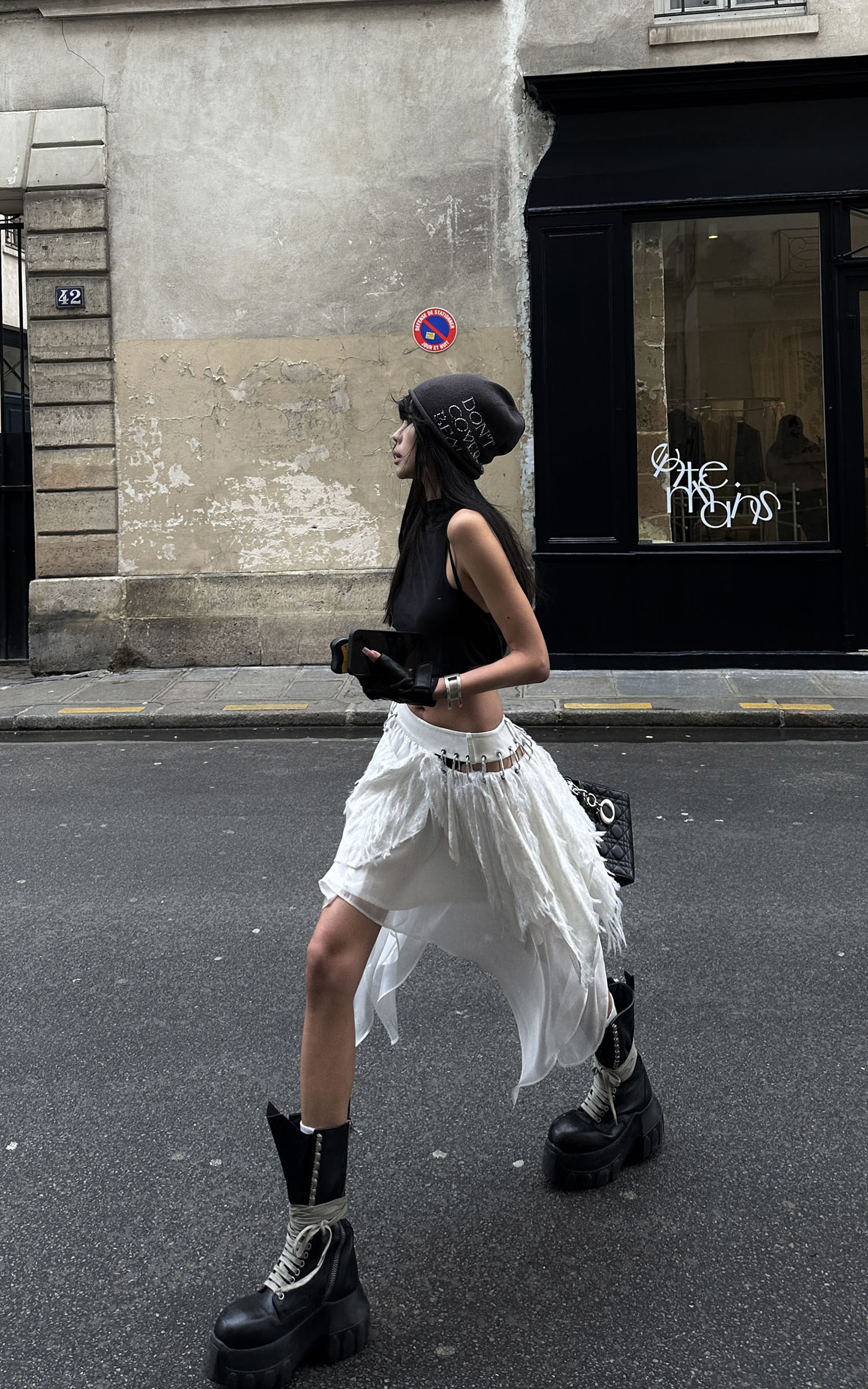 <tc>WARDEN EDGE</tc> Falda con flecos de plumas deconstruida