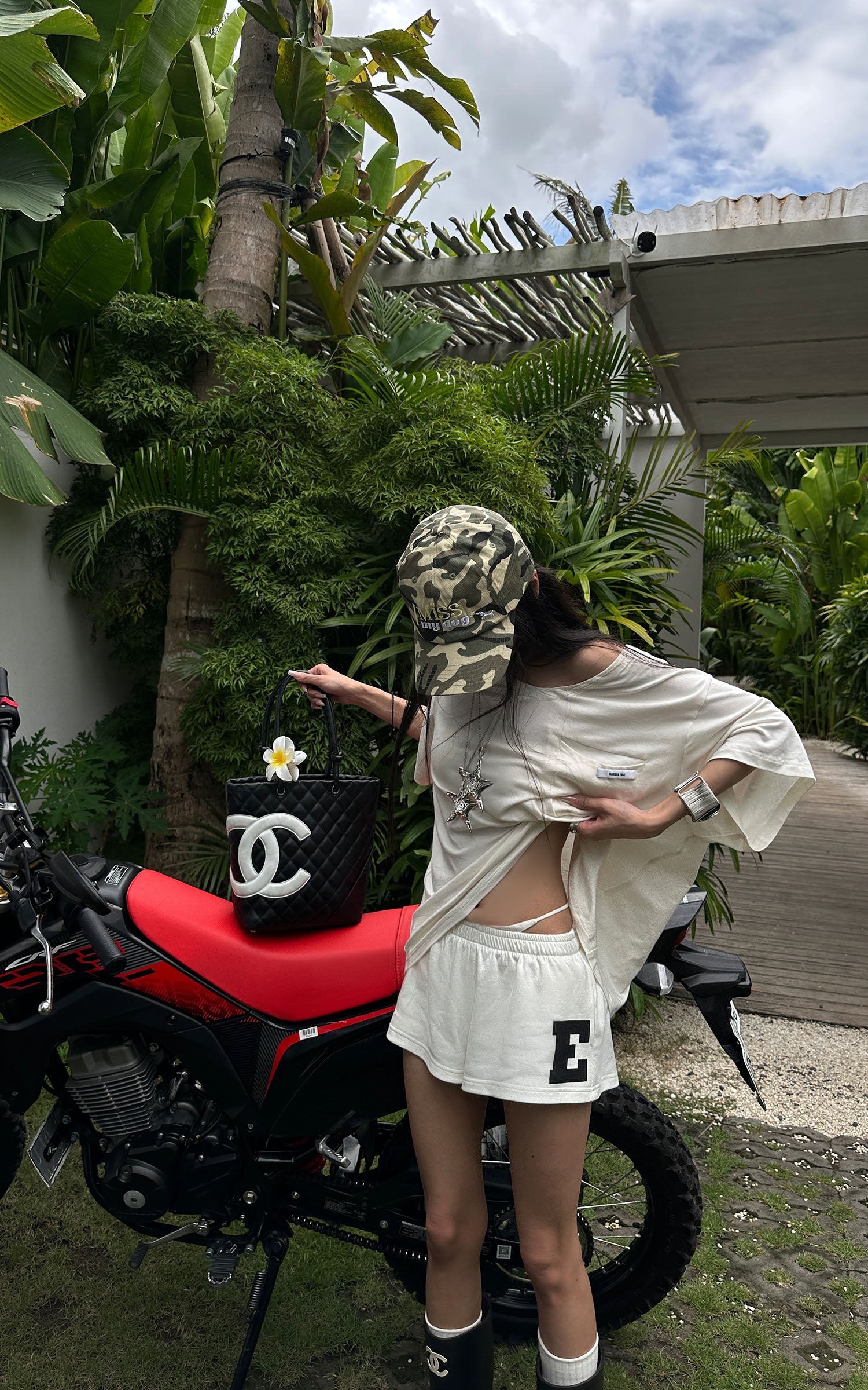 <tc>WARDEN EDGE</tc> Shorts a Vita Bassa con Strati e Patch con Lettere Audaci