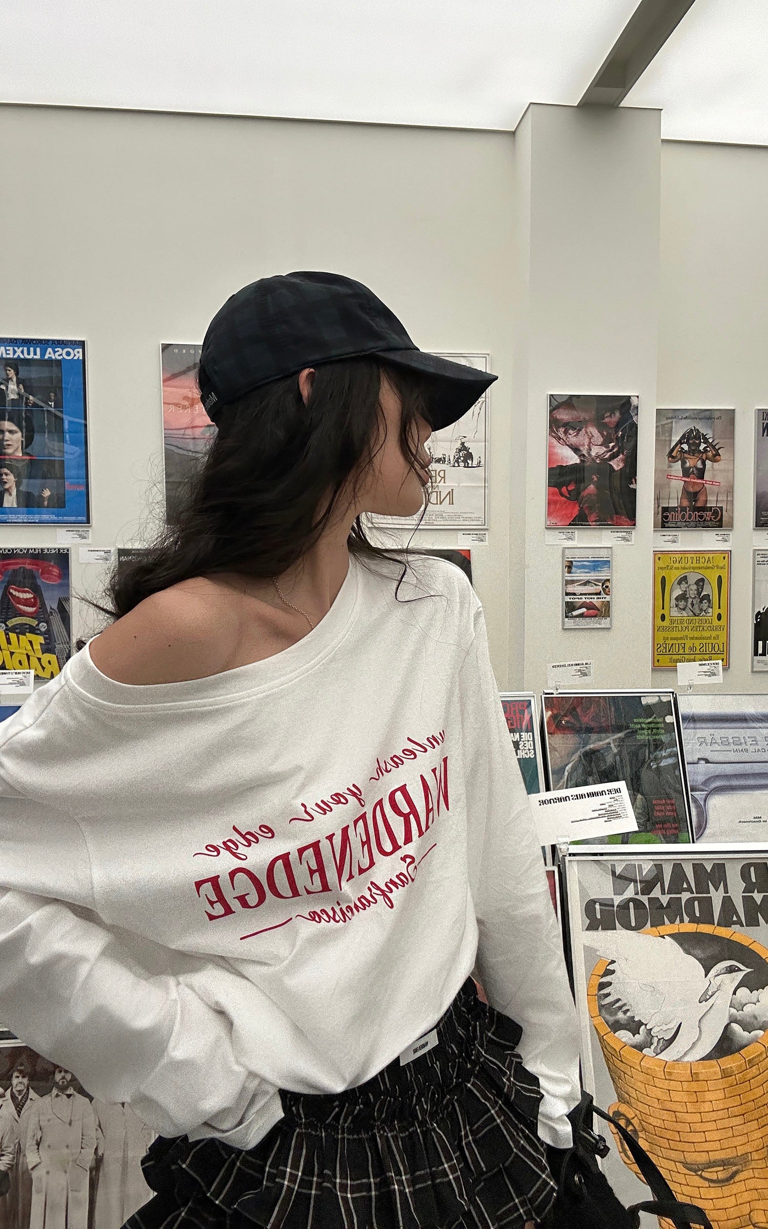 <tc>WARDEN EDGE</tc> Maglietta corta a maniche lunghe con spalle scoperte e orlo asimmetrico