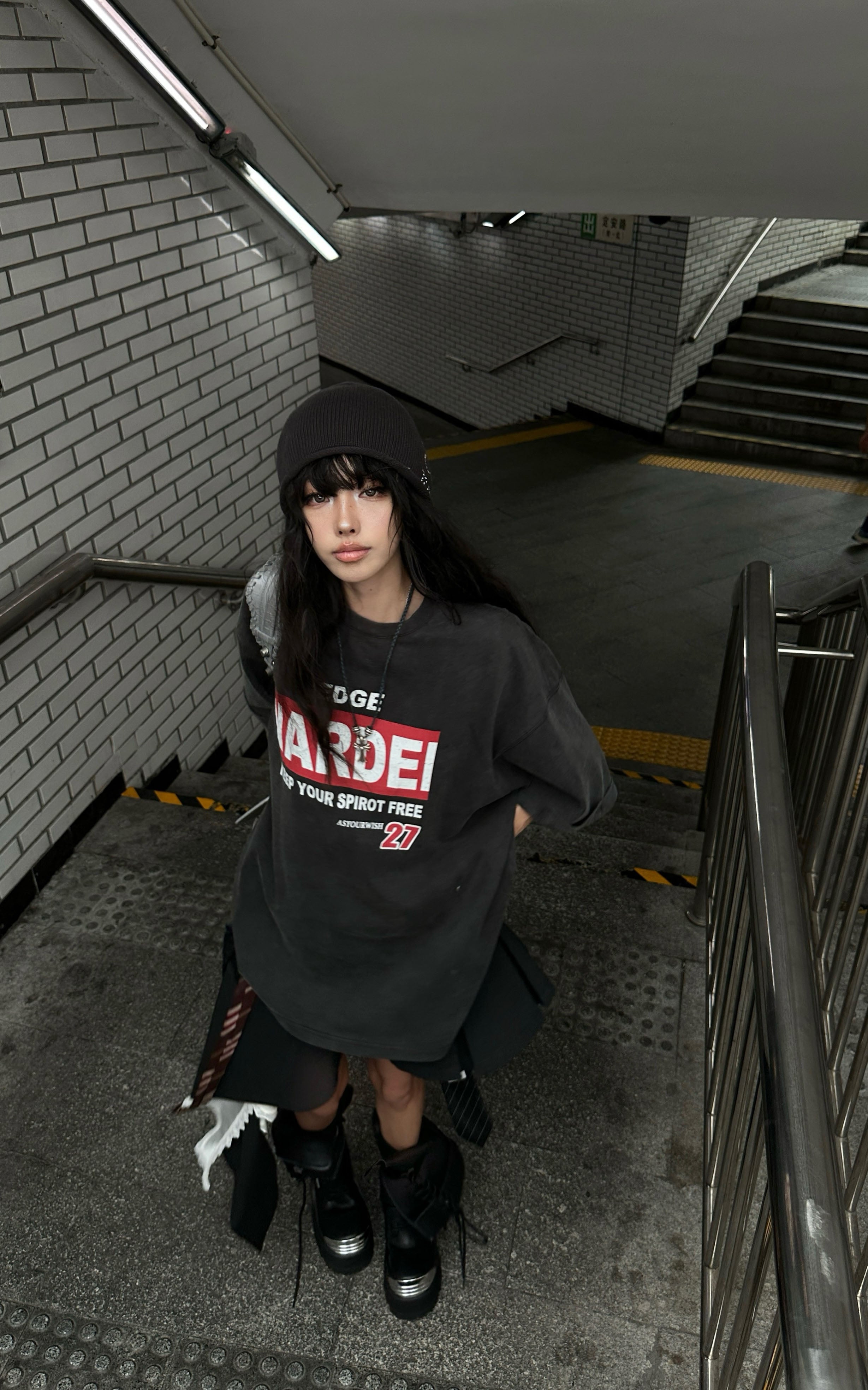 Camiseta Oversize Lavada con Estampado de Letras Rojas