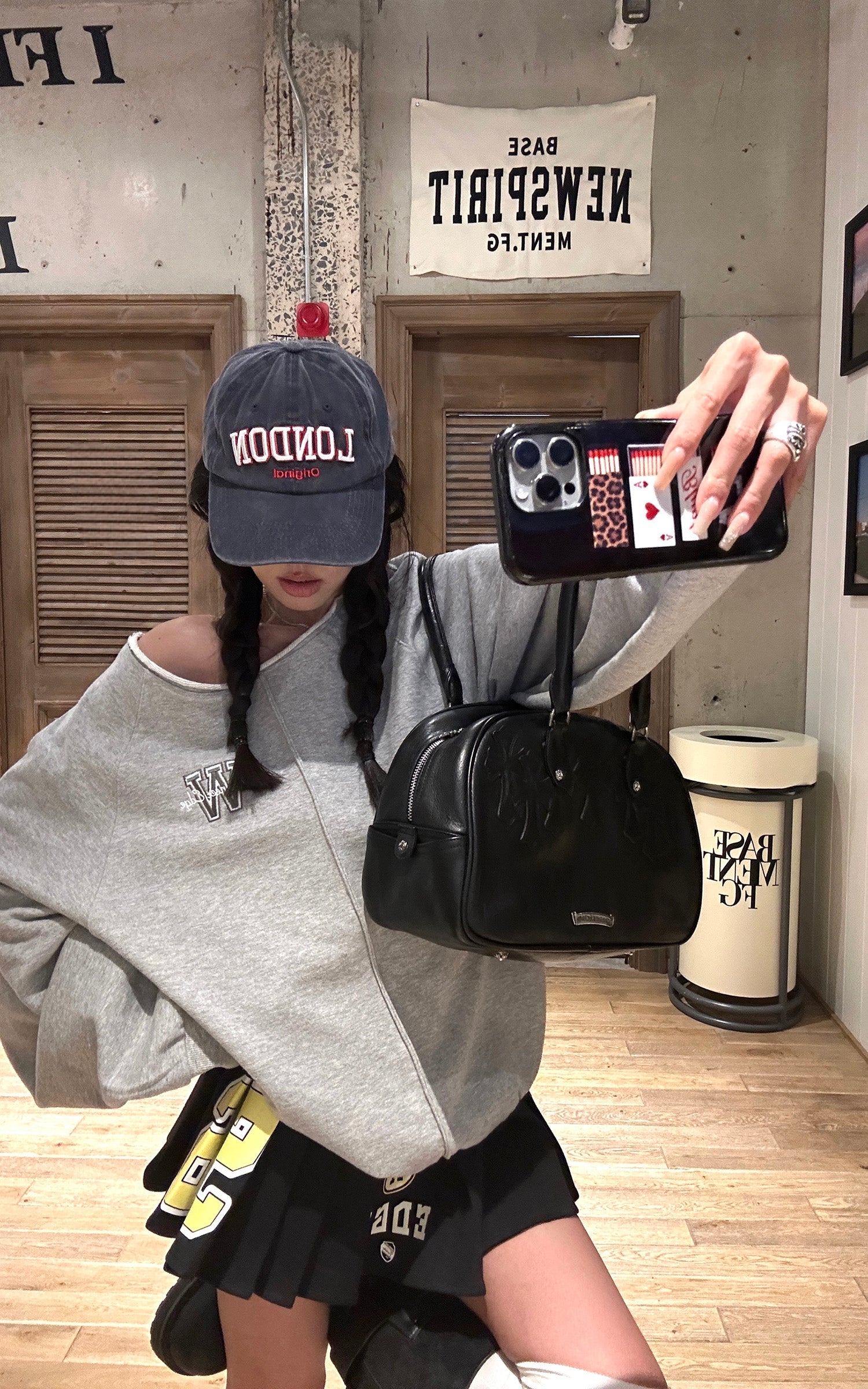 WARDEN EDGE Oversized Grey Sweatshirt with Embroidered W Logo