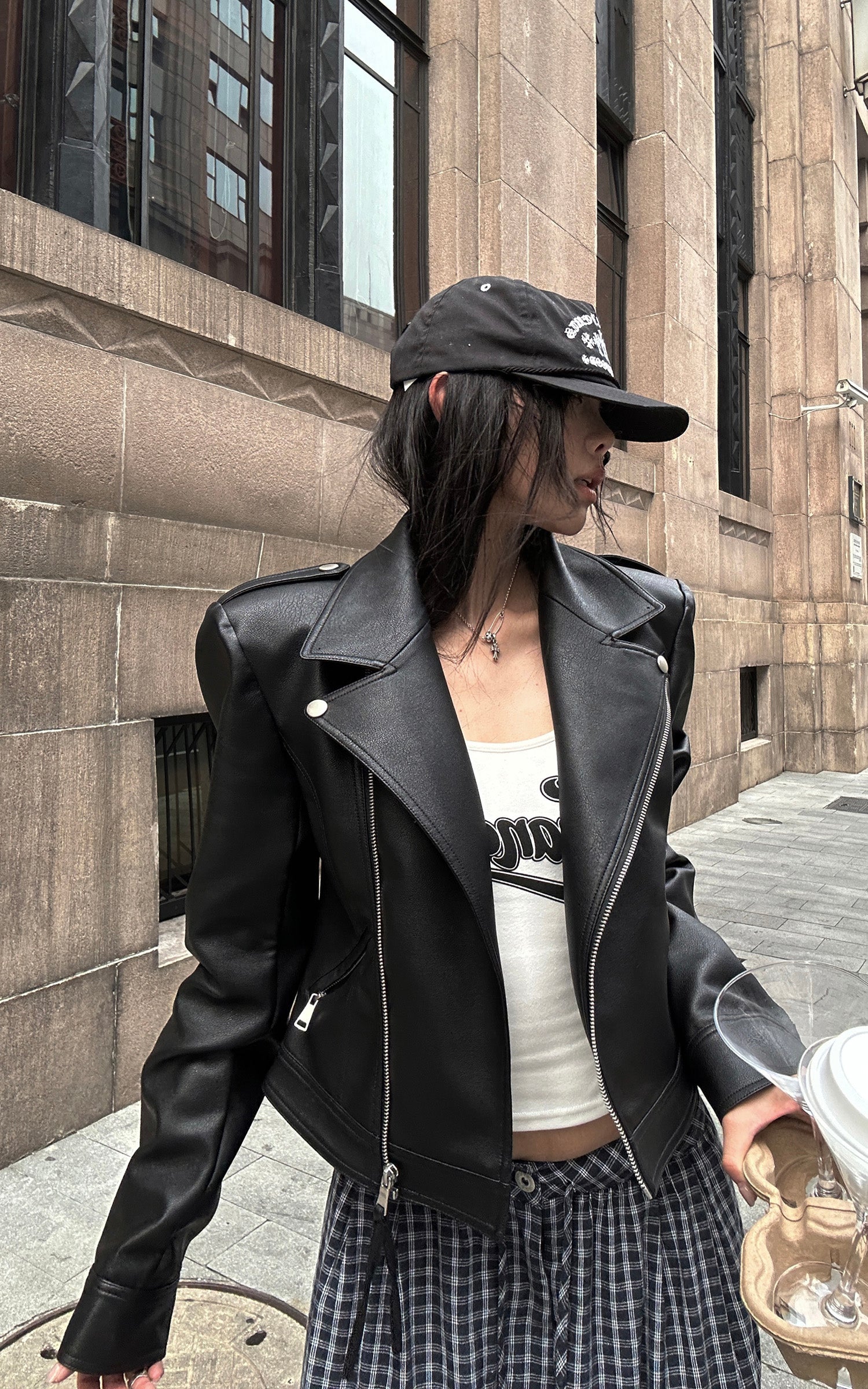 WARDEN EDGE Cropped Leather Jacket with Zipper Detail