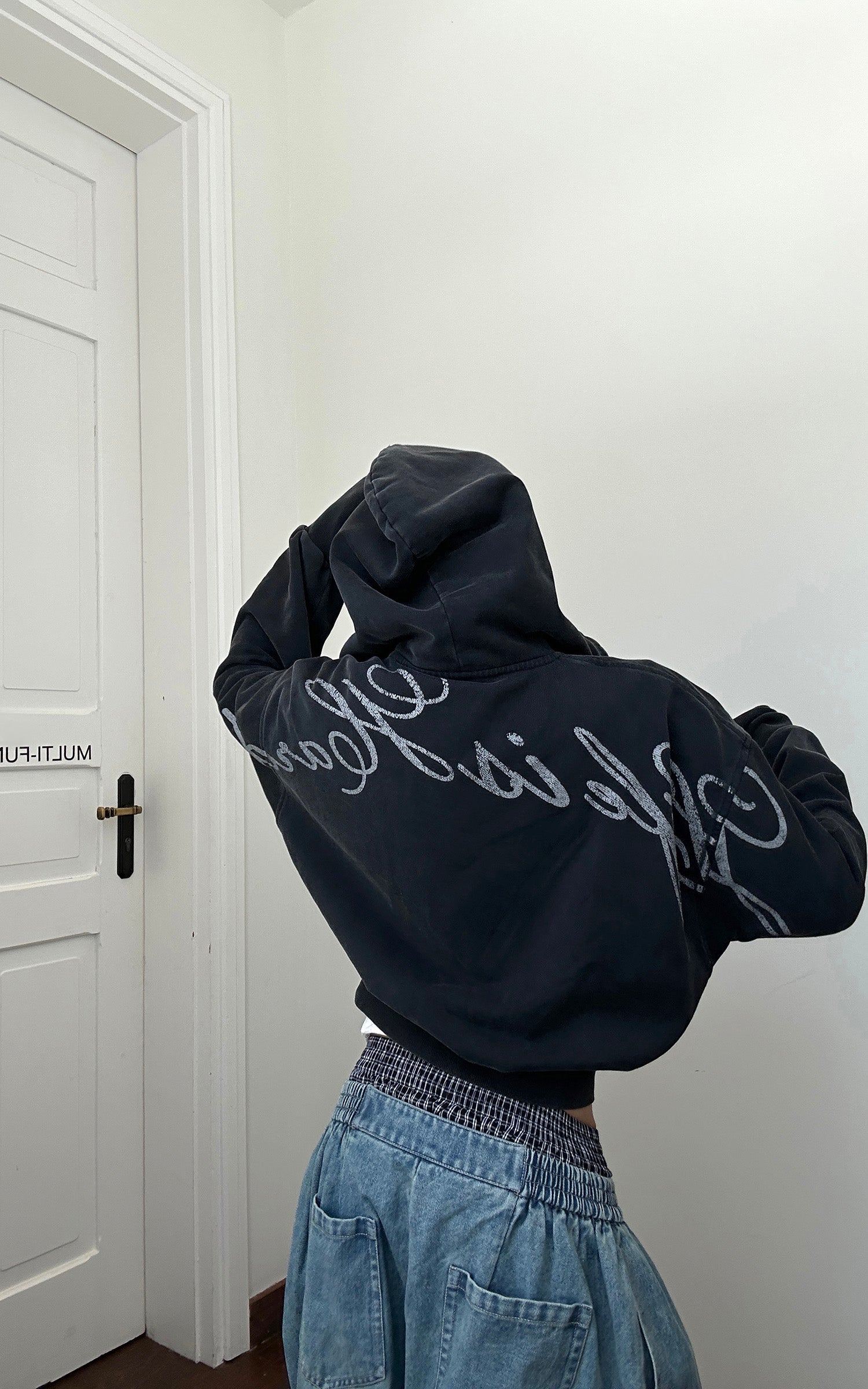 WARDEN EDGE Cropped Hoodie Minimal Streetwear Pullover with Graphic Back Print