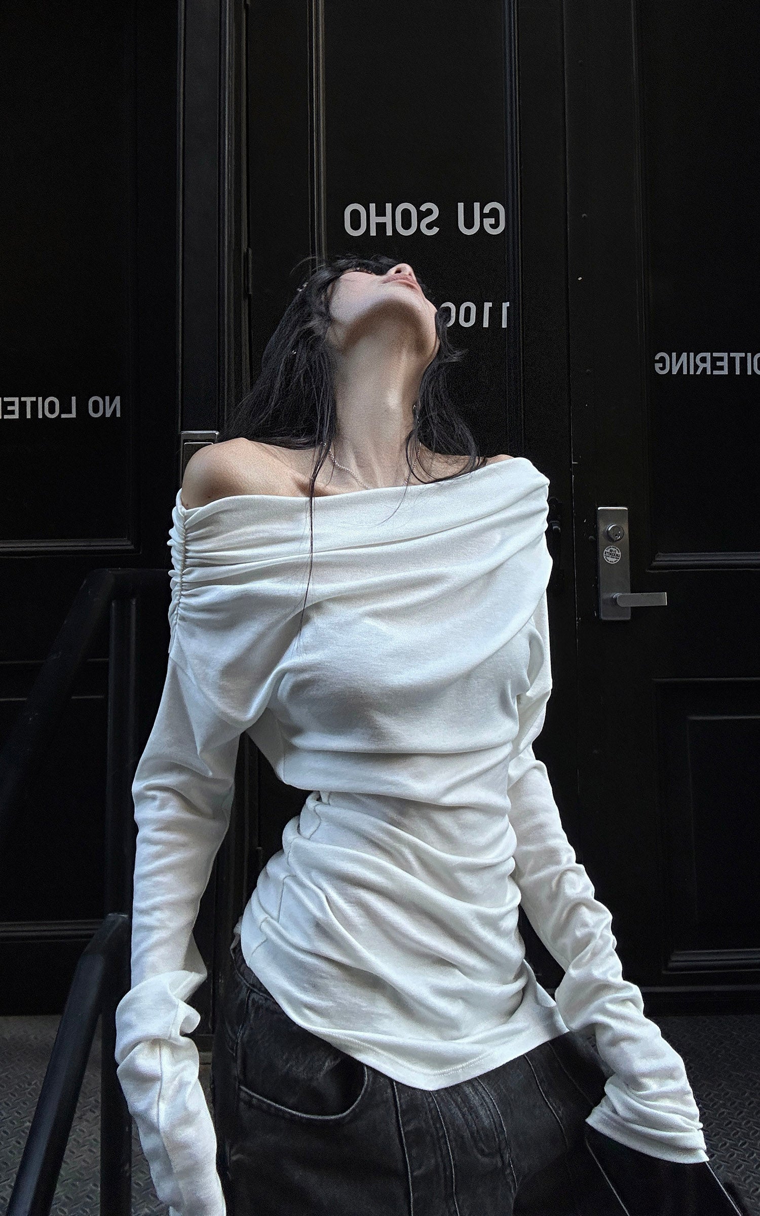 WARDEN EDGE Off-Shoulder Ruched Long Sleeve T-Shirt
