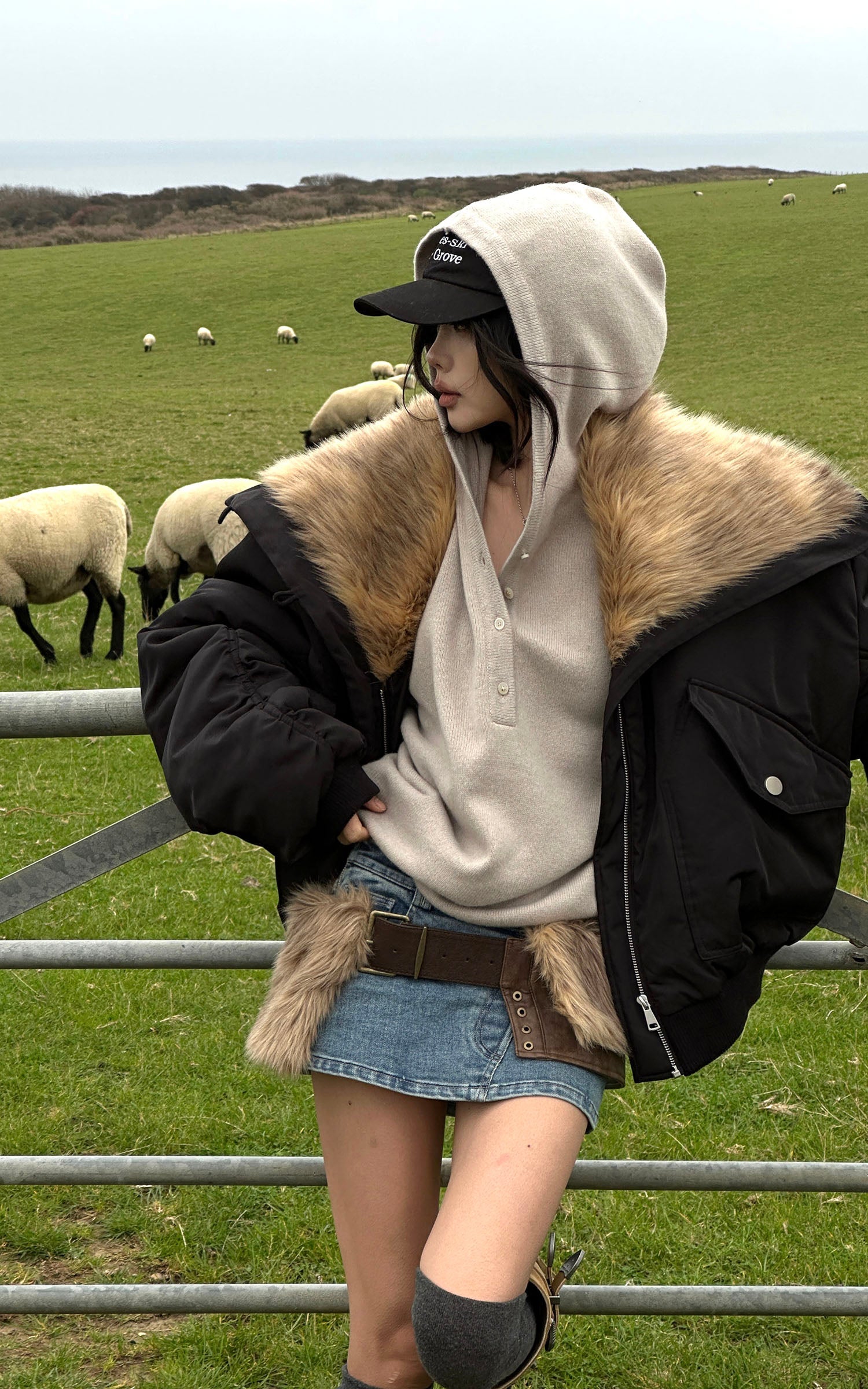 WARDEN EDGE Faux Fur Collar Cropped Down Jacket