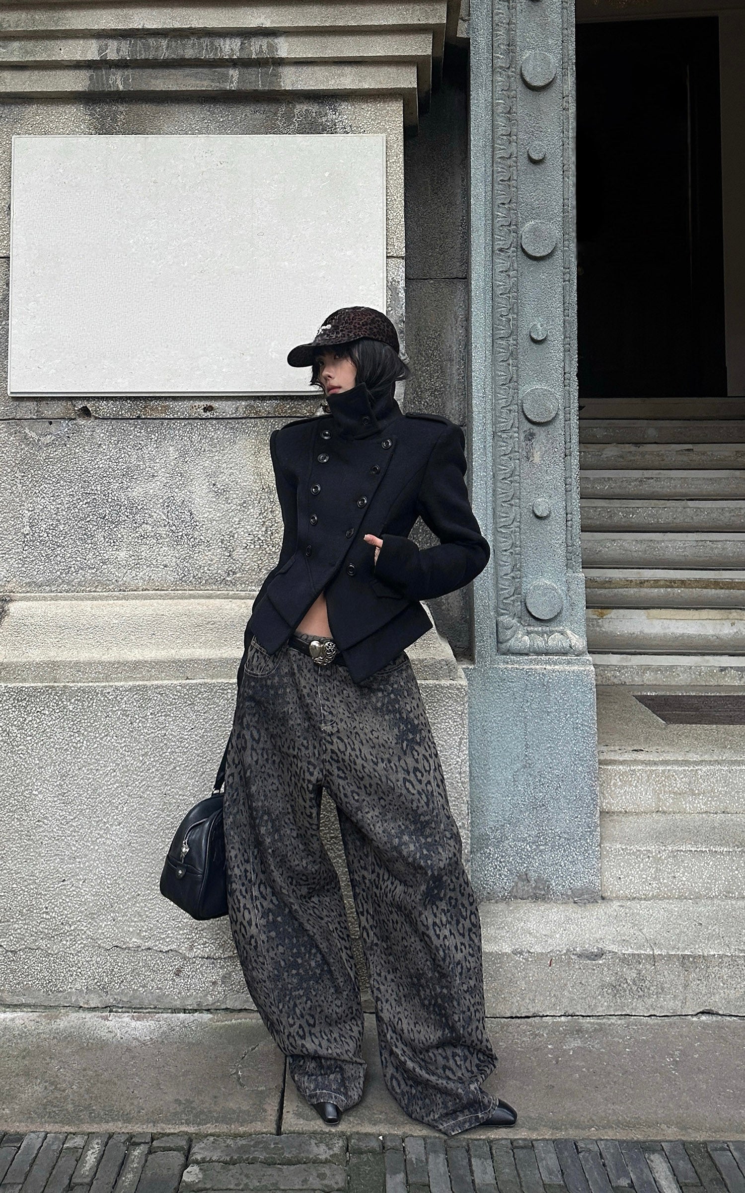 WARDEN EDGE Structured Double-Breasted Cropped Jacket