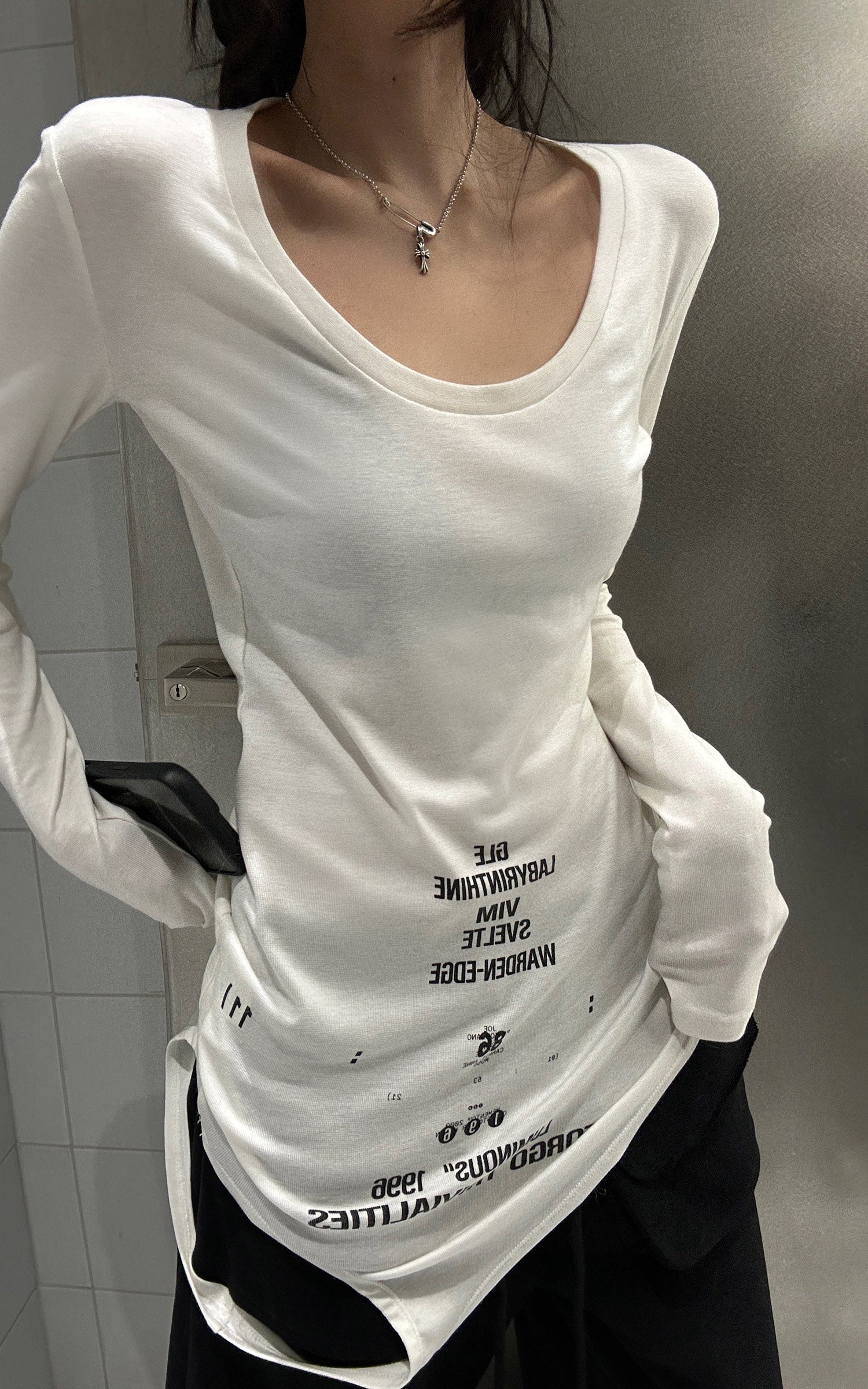 WARDEN EDGE Graphic Cutout Long Sleeve Tee