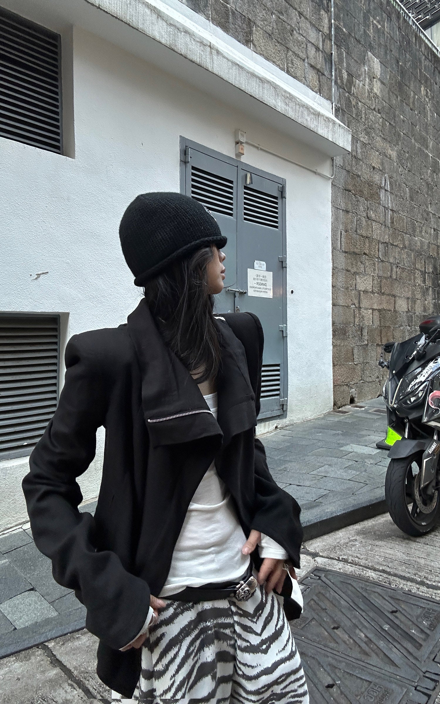 WARDEN EDGE Deconstructed High-Neck Asymmetric Hem Jacket