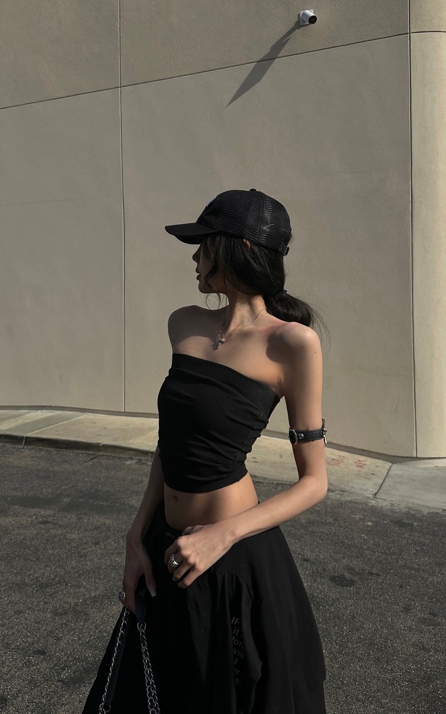 WARDEN EDGE Minimal Strapless Tube Top