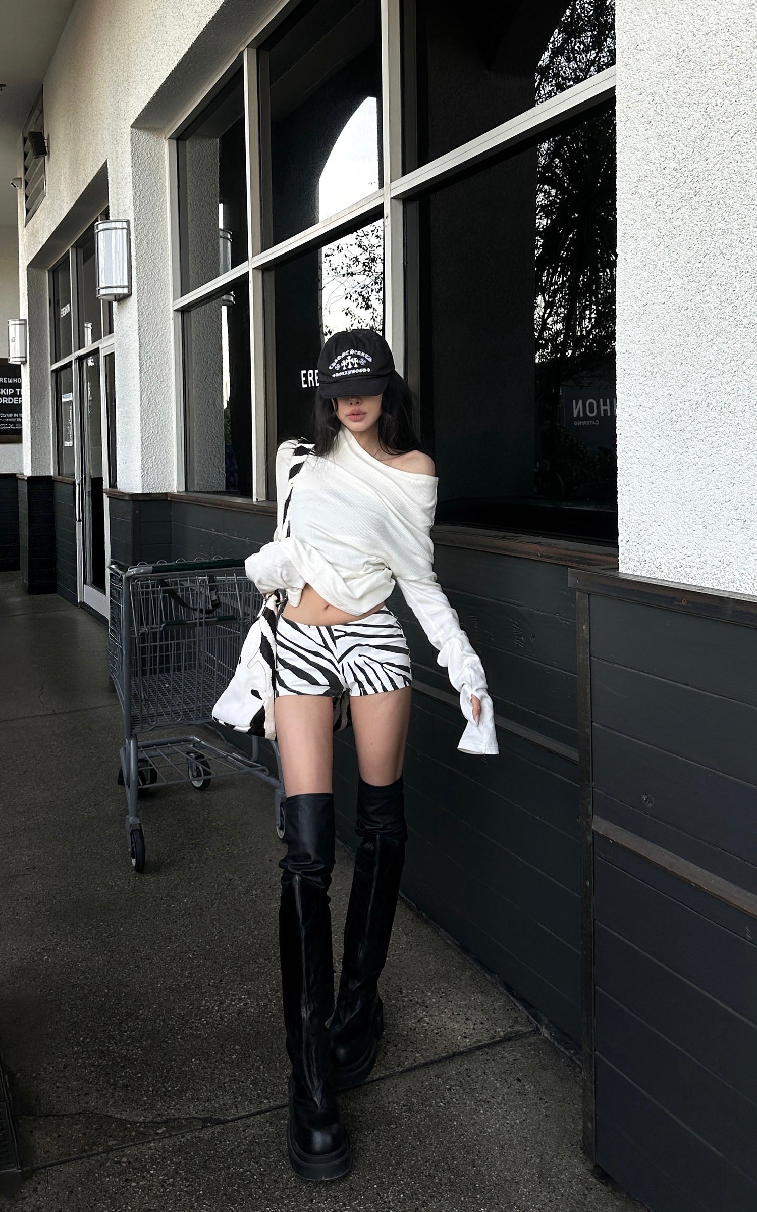 WARDEN EDGE Zebra Print Low-Rise Stretch Shorts