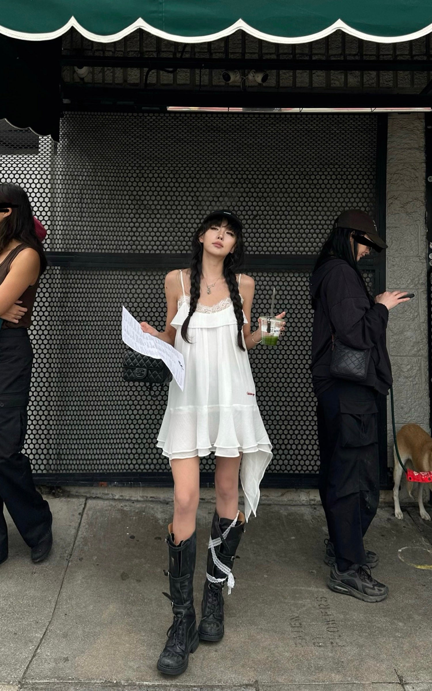 <tc>WARDEN EDGE</tc> 레이스 트림 비대칭 헴 슬립 드레스 레이어드 러플 쉬폰 미니 드레스