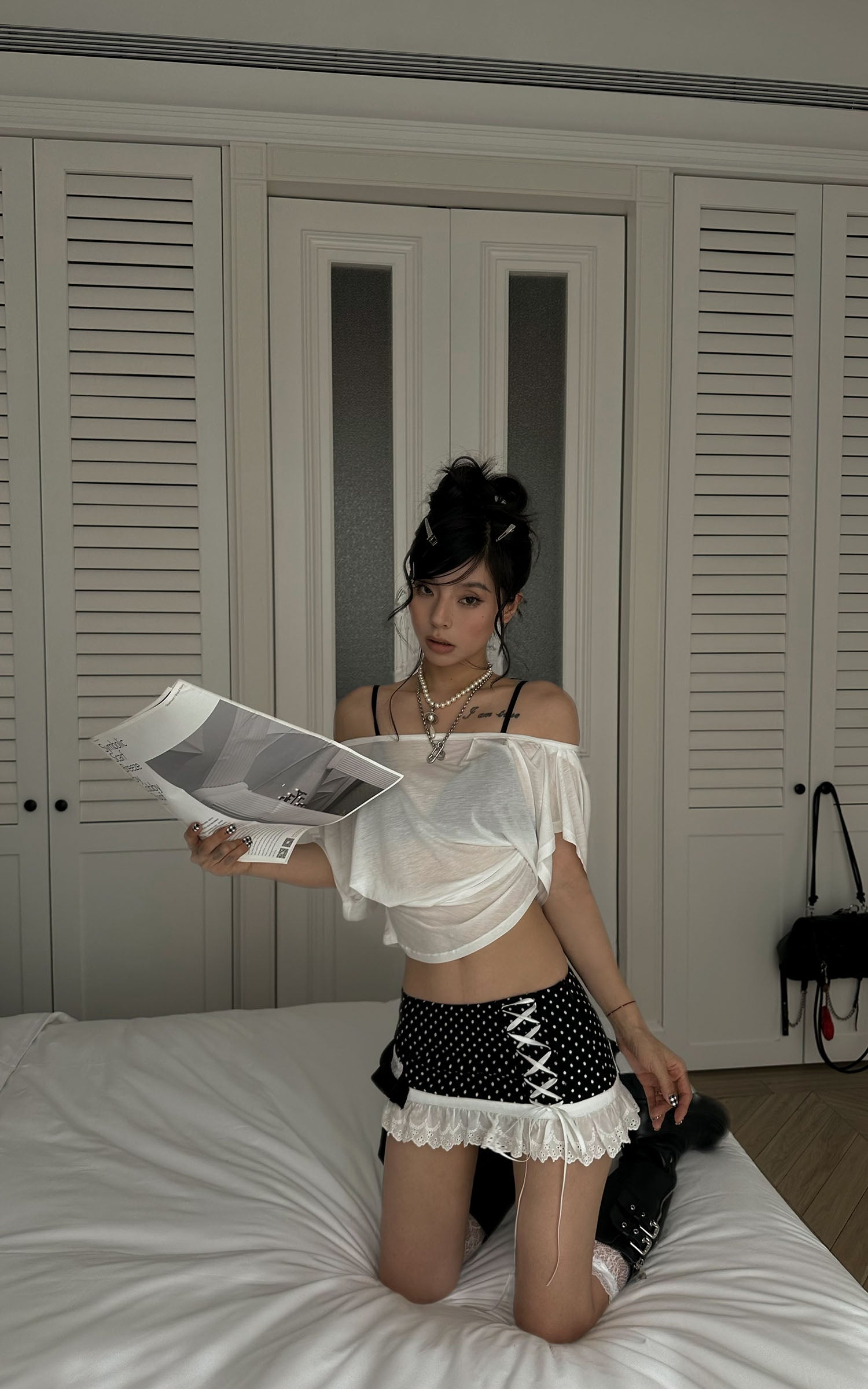 WARDEN EDGE Off-Shoulder Tee & Logo Bralette Set
