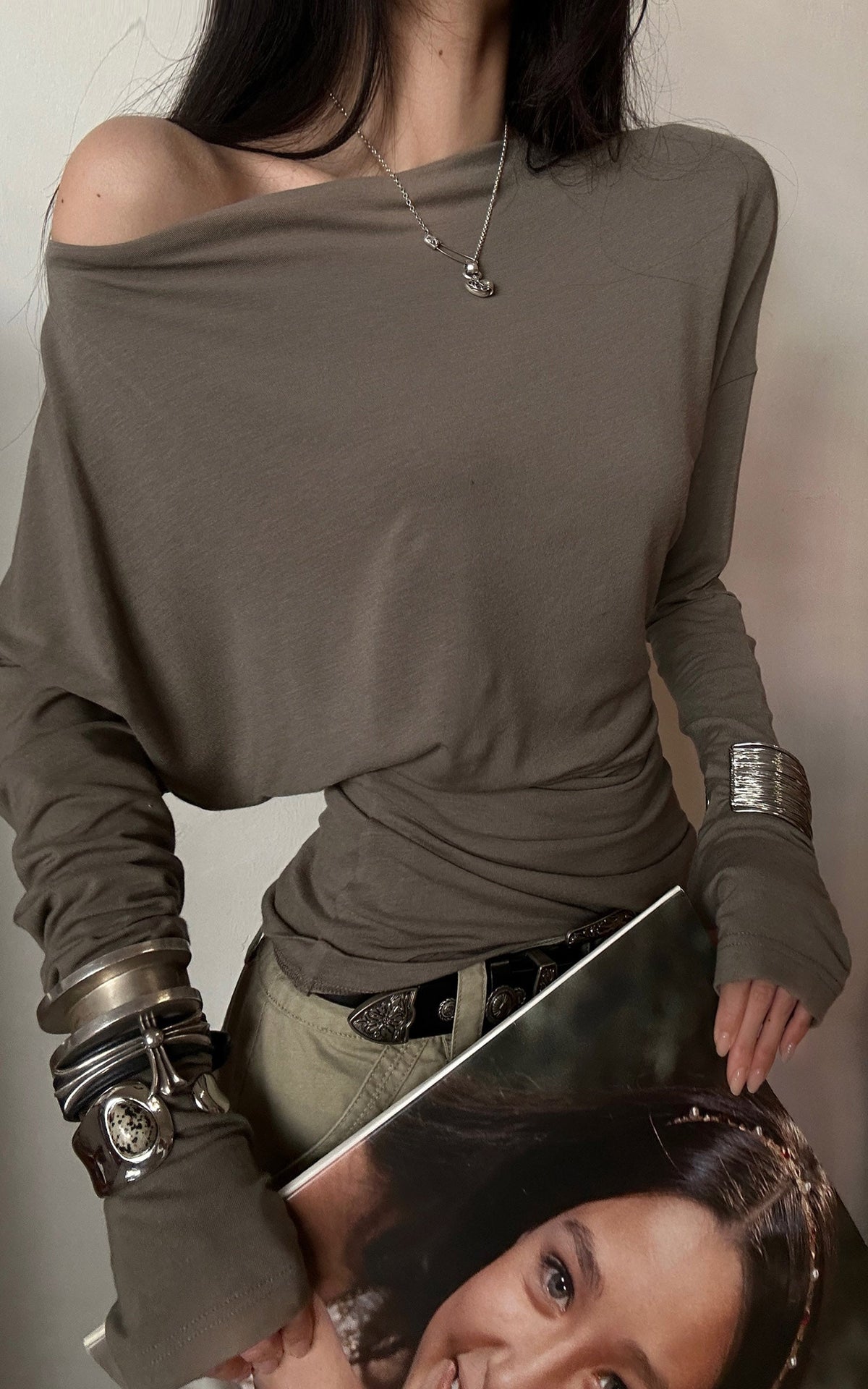<tc>WARDEN EDGE</tc> Top asimétrico drapeado de un hombro
