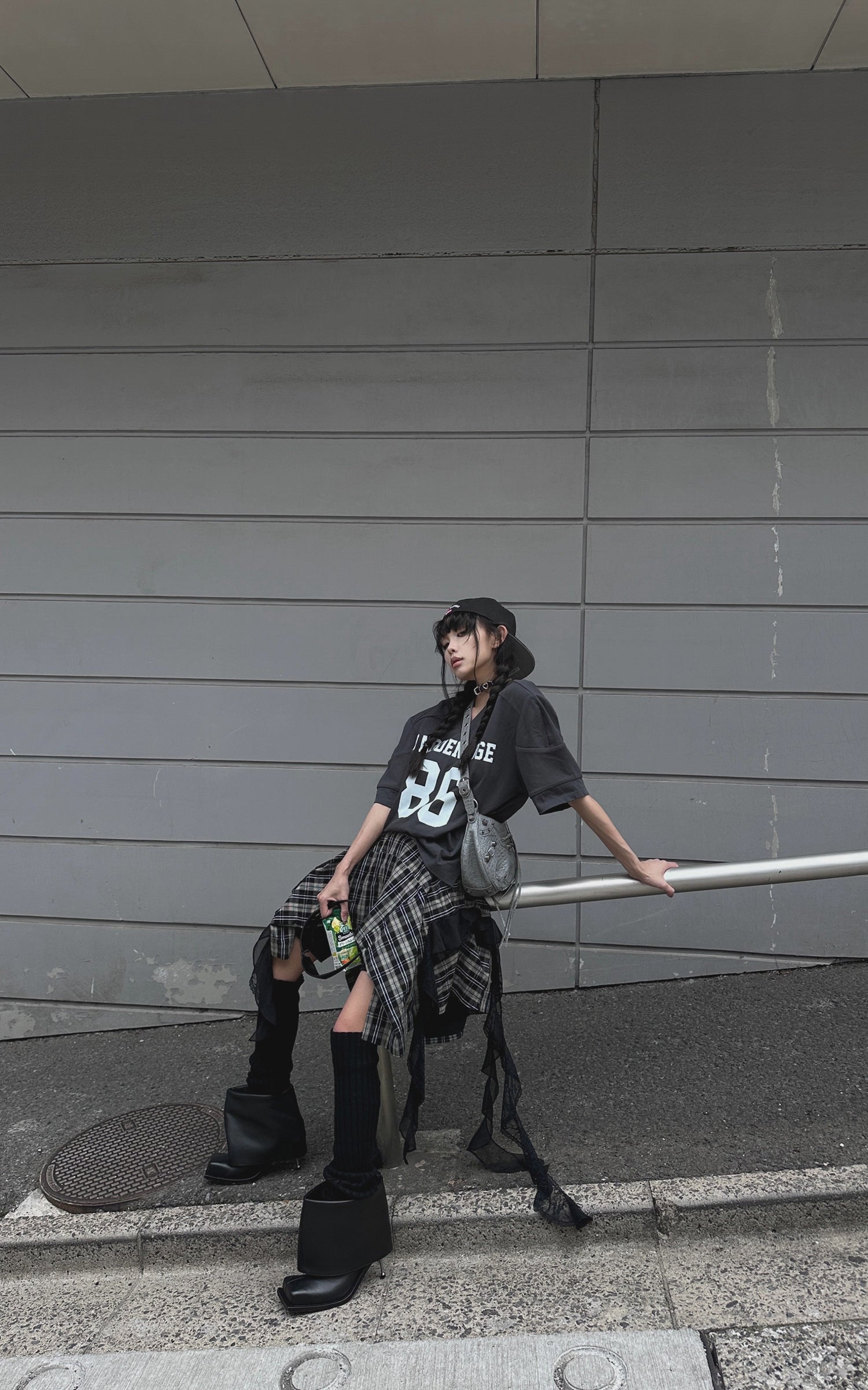 <tc>WARDEN EDGE</tc> Gonna asimmetrica a quadri con inserti in pizzo